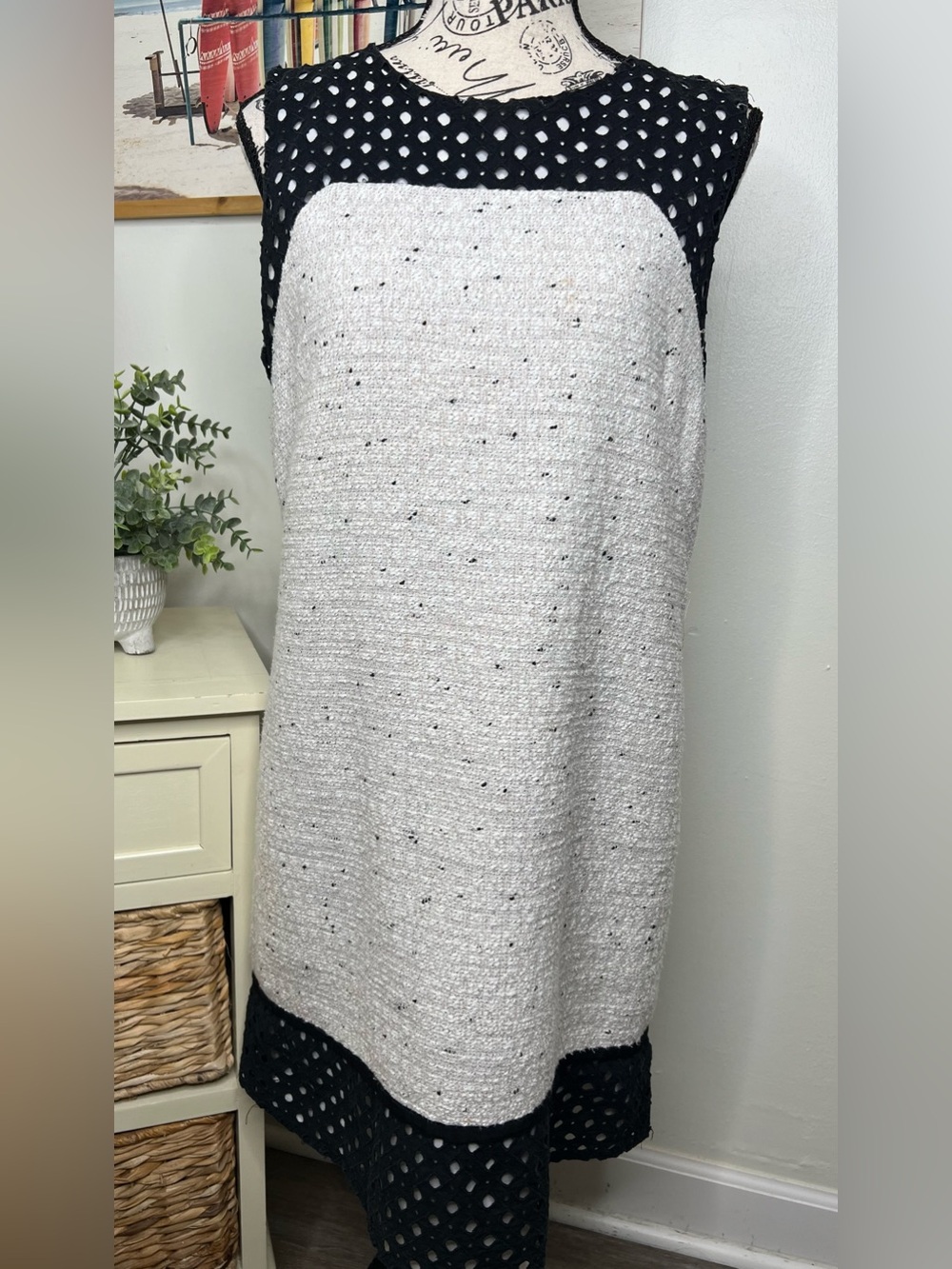 Ann Taylor Tweed Sleeveless Cream & Black Eyelet Trim Shift Dress